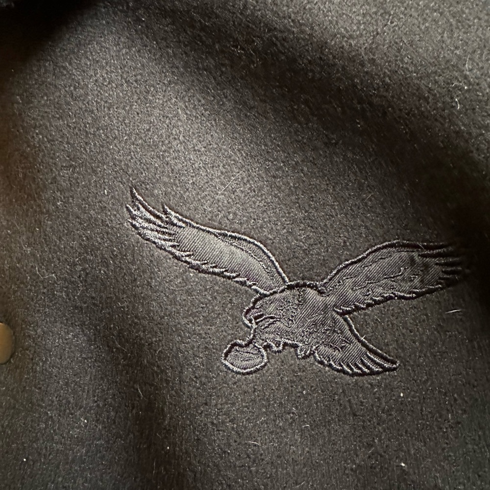 Elegant Black Bomber Jacket with Embroidered Eagle